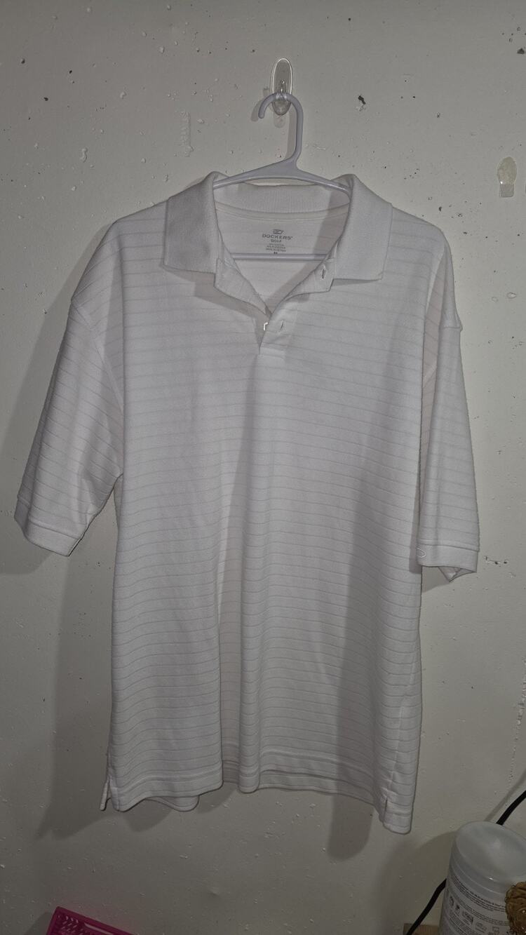 Dockers Golf Men's Medium White Textured Stripe Polo Shirt 55/45 Cotton Blend